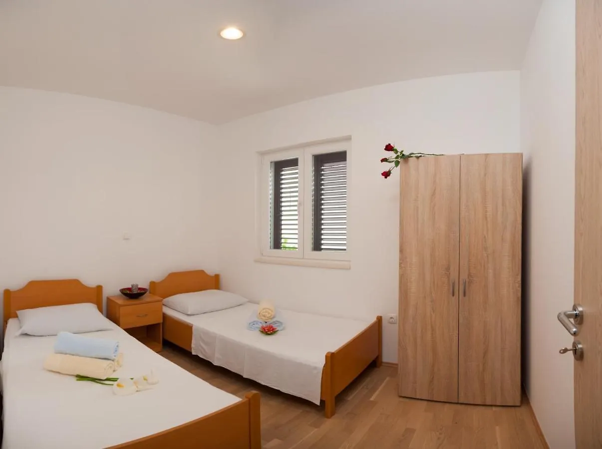 Apartmani Dana تروغير شقة