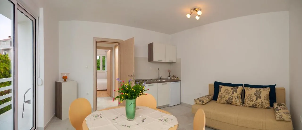 Apartmani Dana تروغير